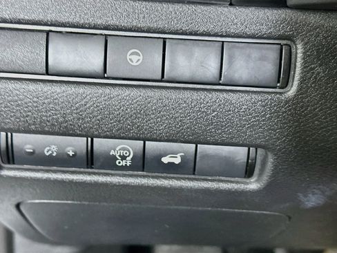 Used 2024 Nissan Rogue SV FWD image 17