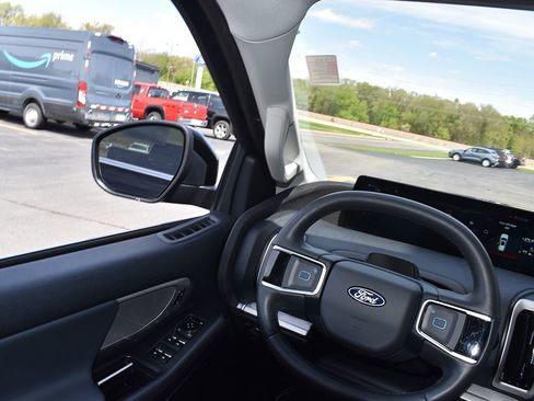 Used 2025 Ford Expedition Max Active AWD/4WD image 22