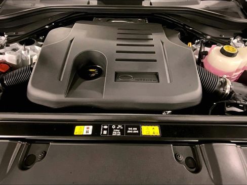 New 2025 Land Rover Range Rover SE image 16