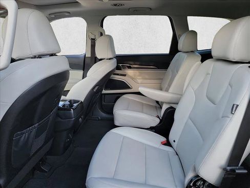 Used 2025 Kia Telluride S FWD image 14