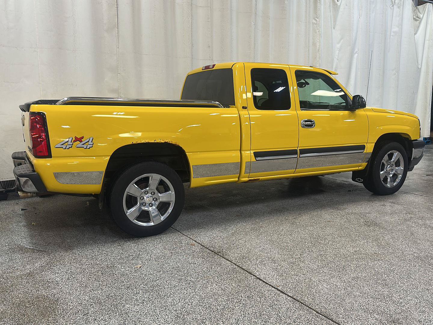 Used 2005 Chevrolet Silverado 1500 LT w/ Light Duty Power Package AWD/4WD image 5