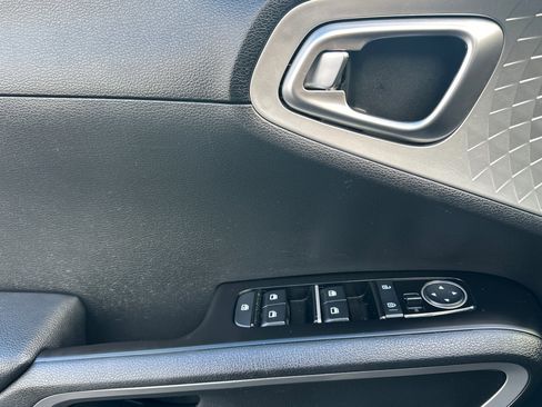 Used 2024 Kia Soul LX w/ Option Group 015 image 12