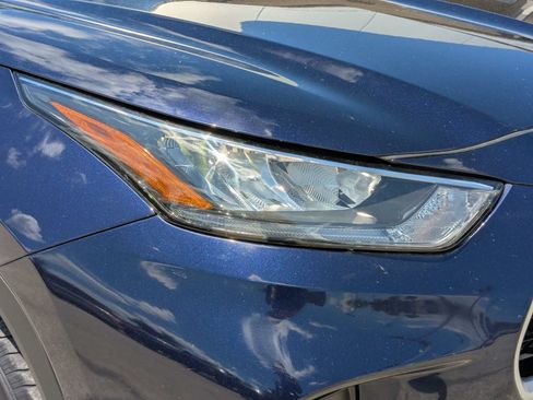 Used 2020 Toyota Highlander XLE AWD/4WD image 10