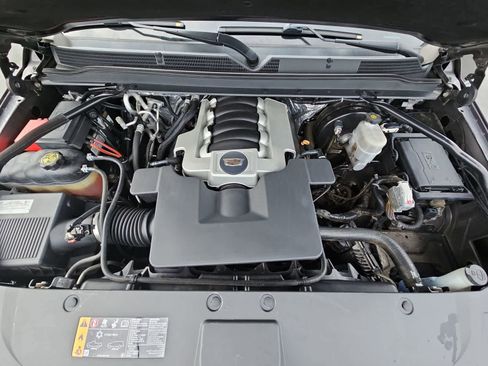 Used 2018 Cadillac Escalade ESV Premium Luxury image 14