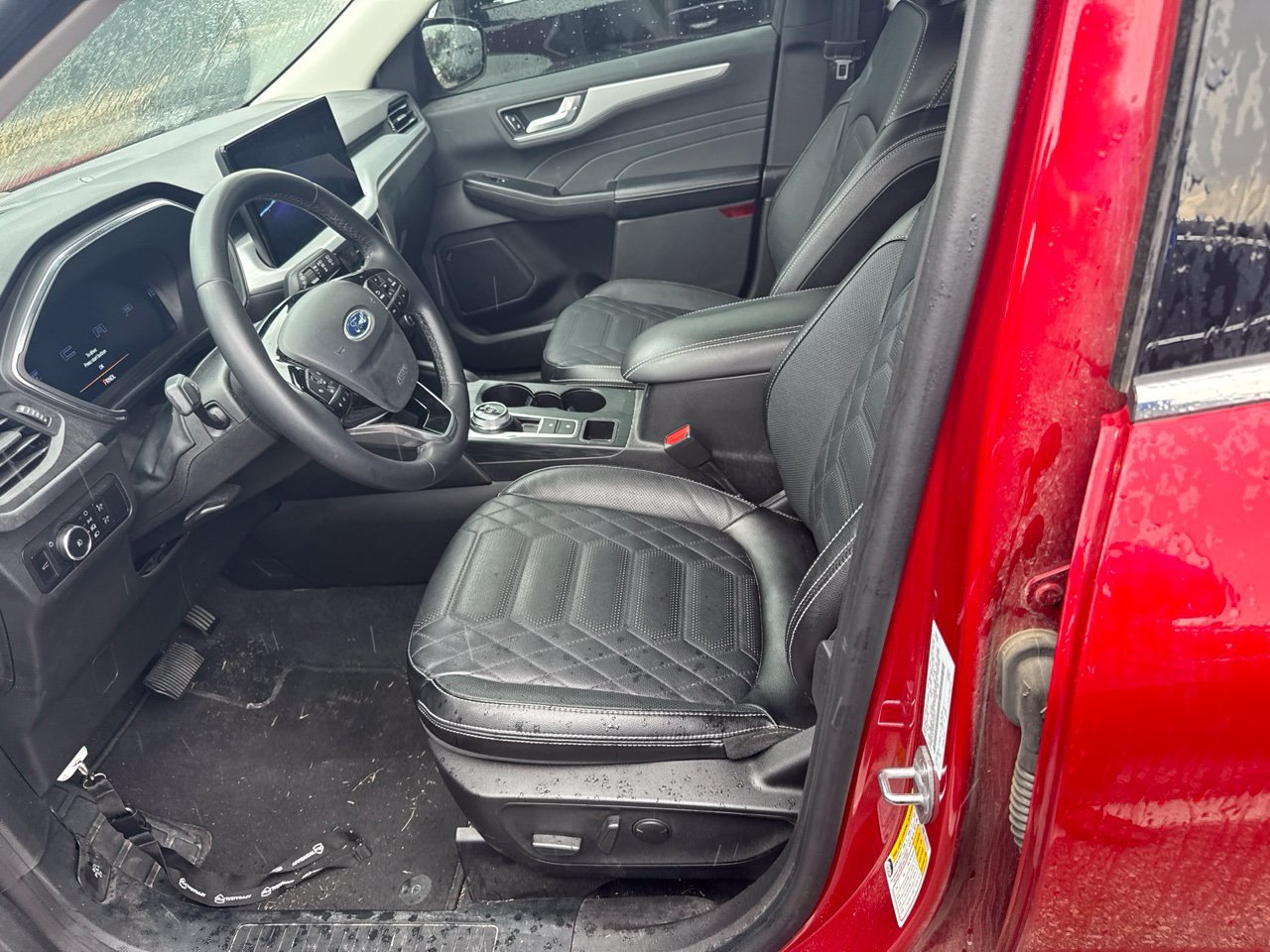 Used 2023 Ford Escape Platinum w/ Premium Technology Package AWD/4WD image 4