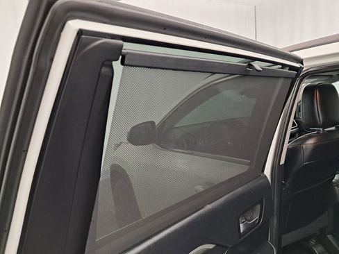 Used 2019 Toyota Highlander SE image 34