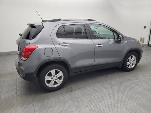 Used 2020 Chevrolet Trax LT w/ Sun & Sound Package FWD image 10