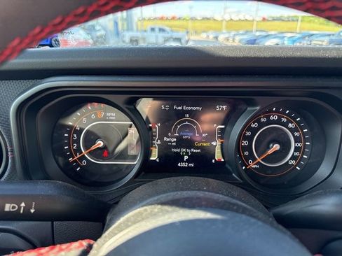 Used 2024 Jeep Gladiator Rubicon w/ Technology Group AWD/4WD image 22