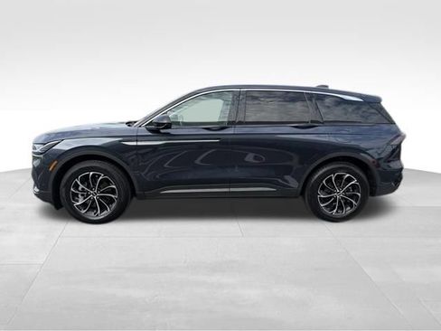 Used 2024 Lincoln Nautilus Premier AWD/4WD image 4