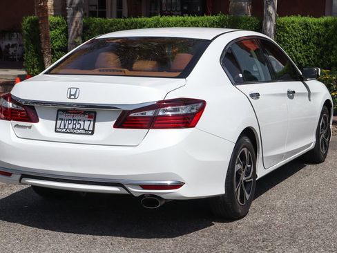 Used 2017 Honda Accord LX image 9