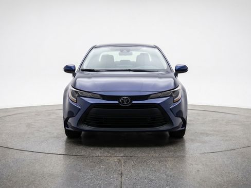 Used 2025 Toyota Corolla LE FWD image 2