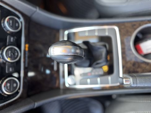 Used 2015 Volkswagen Passat TDI SEL Premium image 19