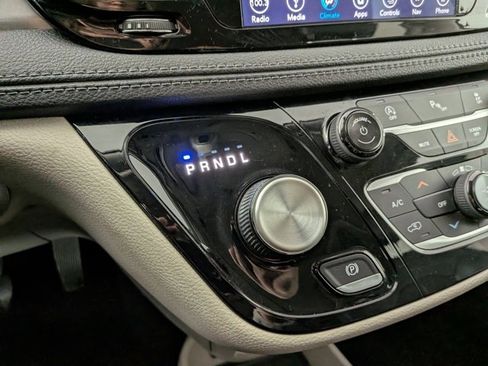 Used 2019 Chrysler Pacifica Limited image 21