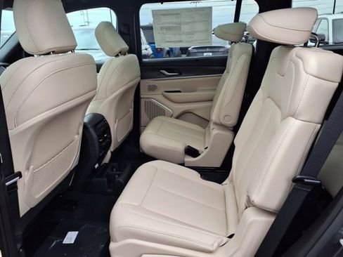 New 2025 Jeep Grand Cherokee L Limited w/ Luxury Tech Group II image 16