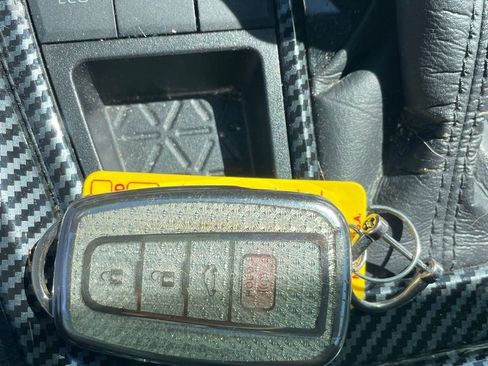 Used 2021 Toyota RAV4 XLE Premium image 11