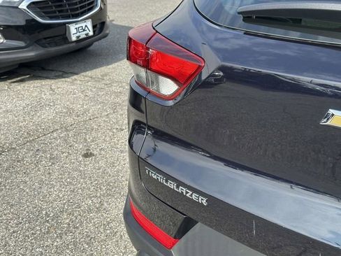 Used 2021 Chevrolet TrailBlazer LS image 29