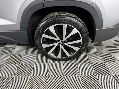 Used 2024 Volkswagen Taos SE image 35