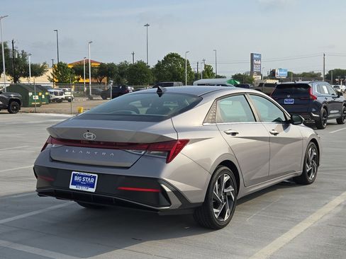 Used 2025 Hyundai Elantra SEL FWD image 3