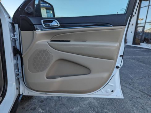 Used 2021 Jeep Grand Cherokee Limited image 27