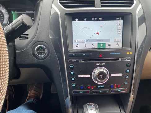 Used 2017 Ford Explorer Limited image 13