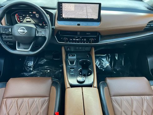 New 2026 Nissan Rogue Platinum image 4