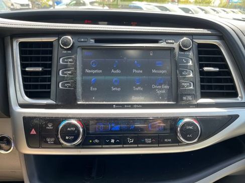 Used 2018 Toyota Highlander XLE AWD/4WD image 8