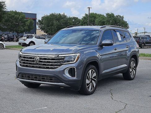 Used 2024 Volkswagen Atlas SE FWD image 2