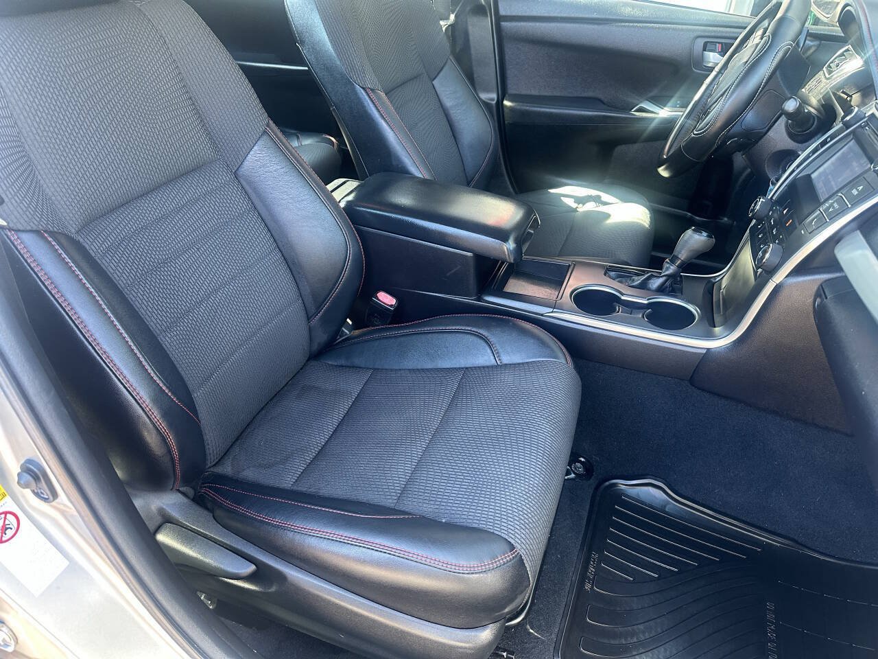 Used 2017 Toyota Camry SE FWD image 14