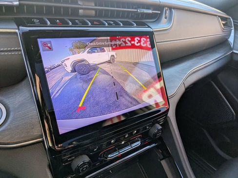 Used 2024 Jeep Grand Cherokee Overland w/ Luxury Tech Group IV image 7