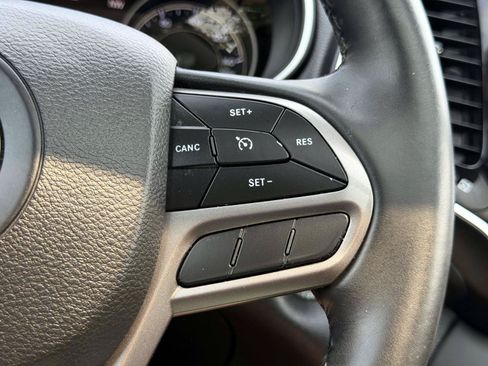 Used 2019 Jeep Cherokee Limited AWD/4WD image 23