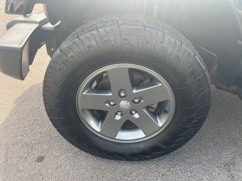 Used 2015 Jeep Wrangler Unlimited Sport image 4