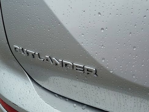 Used 2024 Mitsubishi Outlander SE FWD image 10
