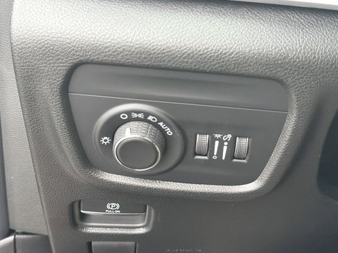 New 2026 Jeep Grand Cherokee Altitude RWD image 38