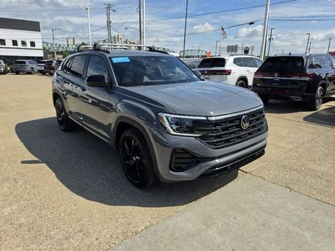 Certified 2025 Volkswagen Atlas Cross Sport SEL R-Line AWD/4WD image 2