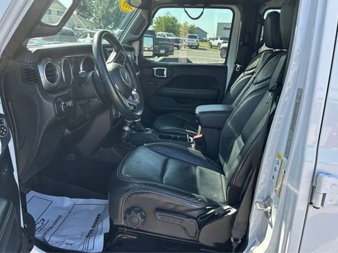 Used 2018 Jeep Wrangler Unlimited Sahara w/ Uconnect 4C Nav & Sound Group AWD/4WD image 9