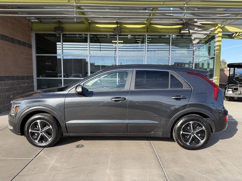Used 2024 Kia Niro EX image 7