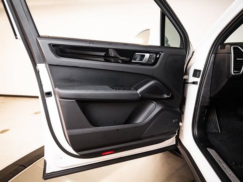 Certified 2023 Porsche Cayenne AWD/4WD image 23