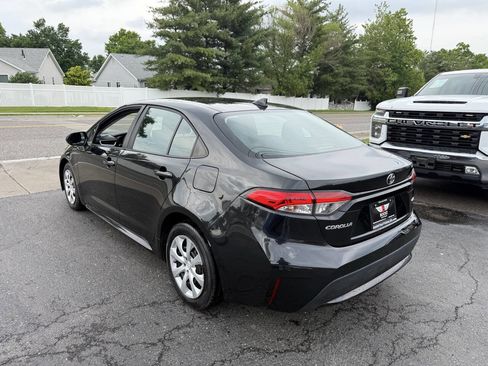 Used 2020 Toyota Corolla LE FWD image 5