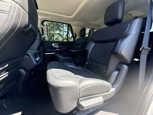 Used 2025 Ford Expedition Platinum AWD/4WD image 23