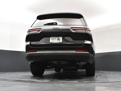 Used 2023 Jeep Grand Cherokee L Limited w/ Black Appearance Package image 23