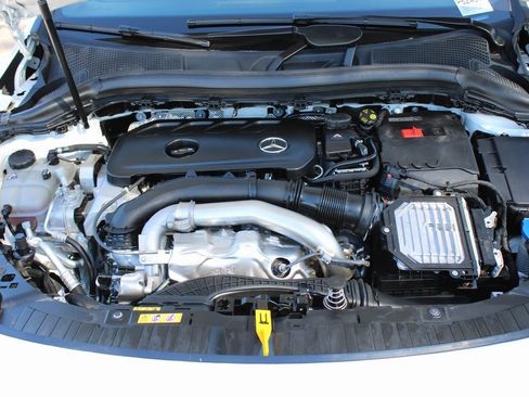 Used 2025 Mercedes-Benz GLA 250 4MATIC image 32