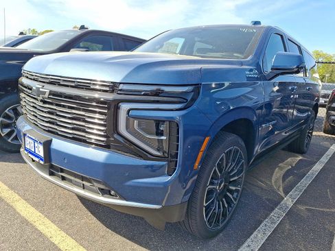 New 2026 Chevrolet Suburban High Country AWD/4WD image 3