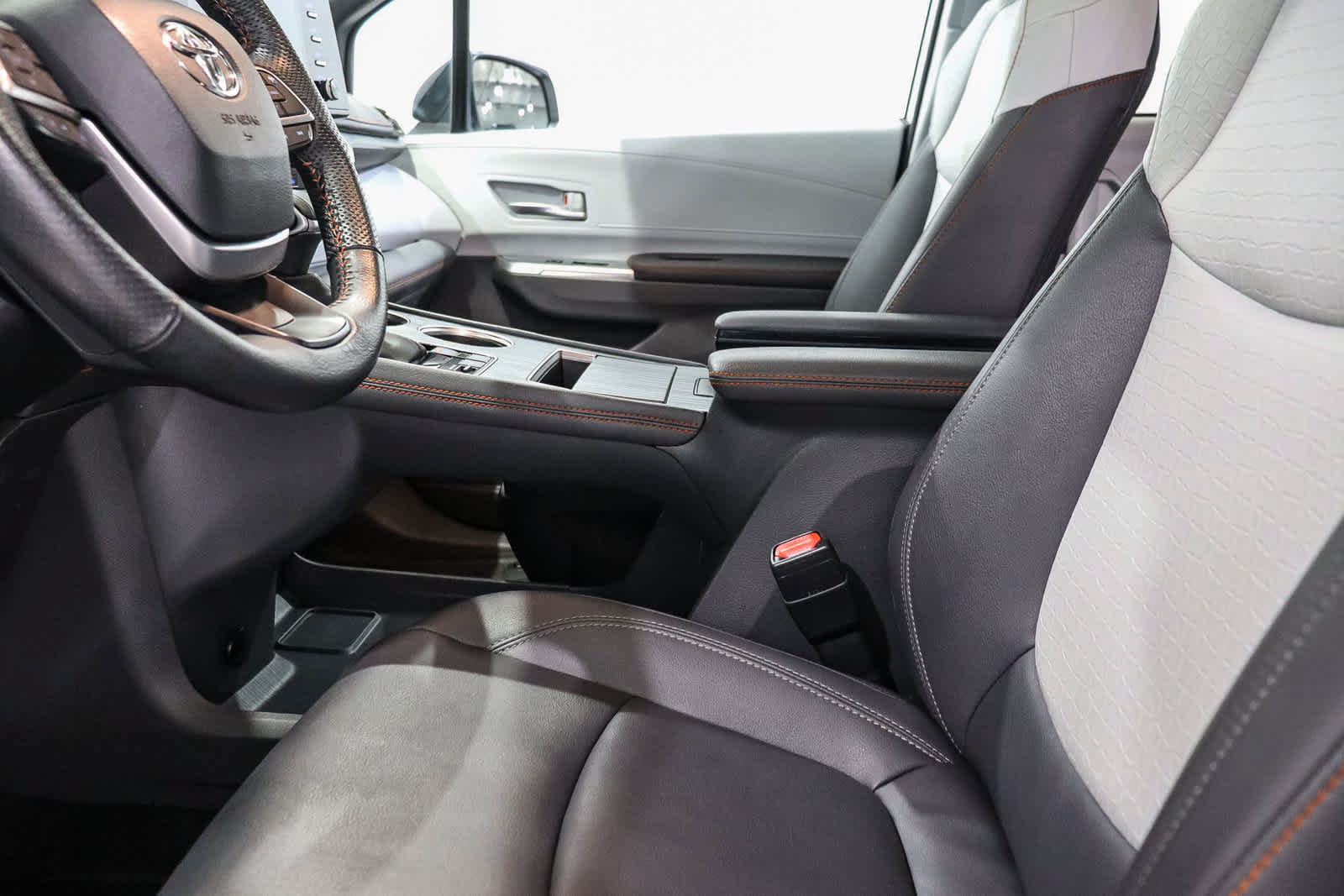 Used 2024 Toyota Sienna XSE w/ XSE Plus Package AWD/4WD image 22