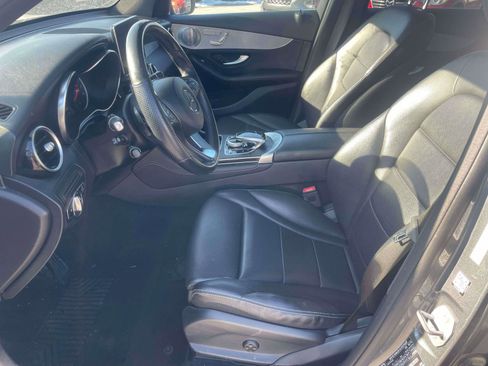 Used 2019 Mercedes-Benz GLC 300 4MATIC image 5