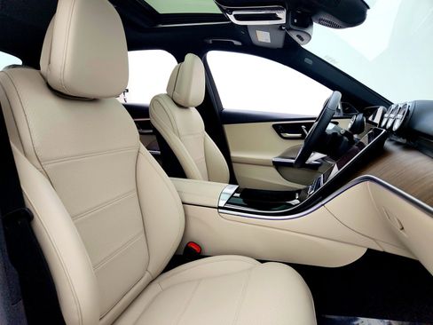 Used 2025 Mercedes-Benz C 300 Sedan image 21