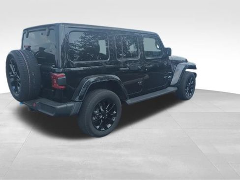 Used 2023 Jeep Wrangler Unlimited Sahara w/ Cold Weather Group AWD/4WD image 6