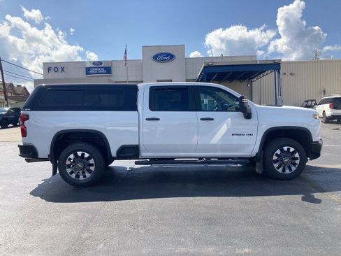 Used 2022 Chevrolet Silverado 2500 Custom w/ Custom Value Package AWD/4WD image 8