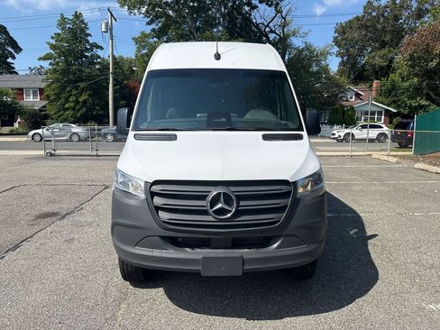 Used 2025 Mercedes-Benz Sprinter 2500 image 13