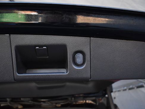 Used 2017 Cadillac Escalade Luxury image 59