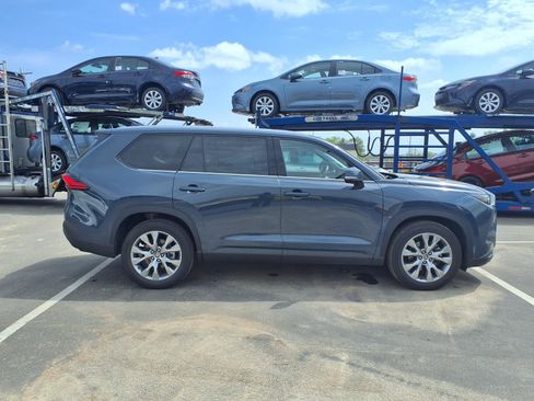 Certified 2024 Toyota Grand Highlander AWD image 2